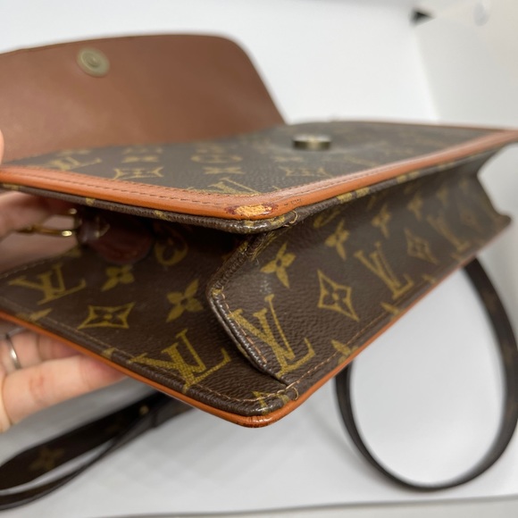 Authentic Louis Vuitton Pochette Damme GM - Picture 6 of 14